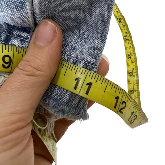 Vintage 90s Light Waist Relaxed Distressed Shorts 12 - Picture 9 of 11